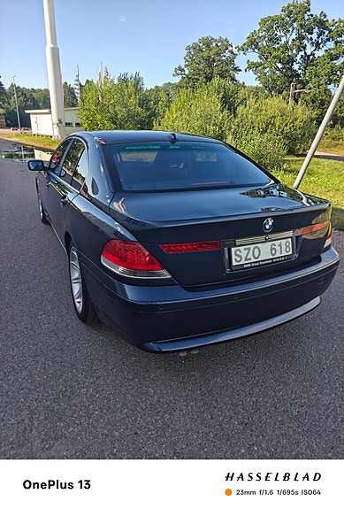 BMW 745i 3 of 5