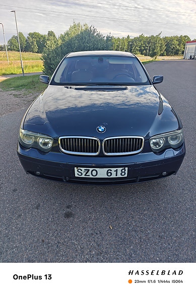 BMW 745i 2 of 5