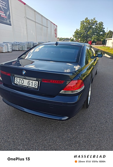 BMW 745i 10 of 11