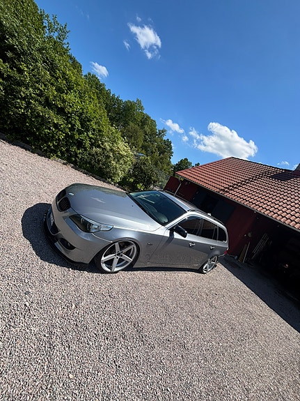 BMW 520d 4 of 5