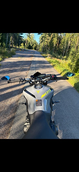 Yamaha MT-09 3 of 3