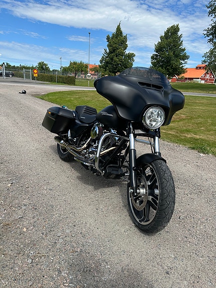 Harley-Davidson Street Glide 3 of 5