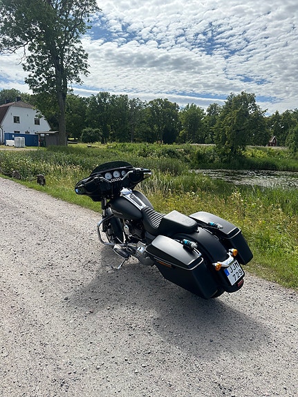 Harley-Davidson Street Glide 2 of 5