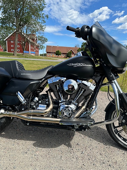 Harley-Davidson Street Glide 4 of 5