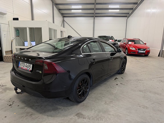 Volvo S60 4 of 5