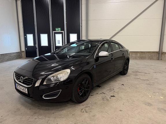 Volvo S60 2 of 5