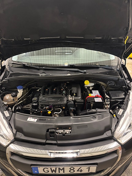 Peugeot 208 7 of 13