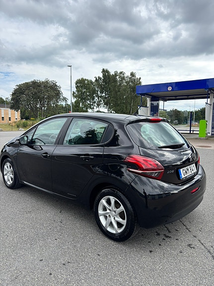 Peugeot 208 4 of 5