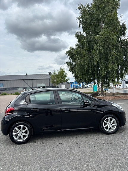 Peugeot 208 5 of 5