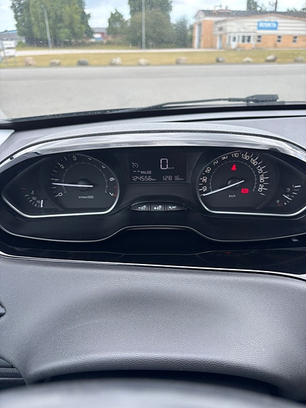 Peugeot 208 12 of 13