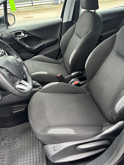 Peugeot 208 9 of 13