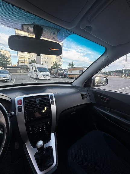 Hyundai Tucson 2 of 8