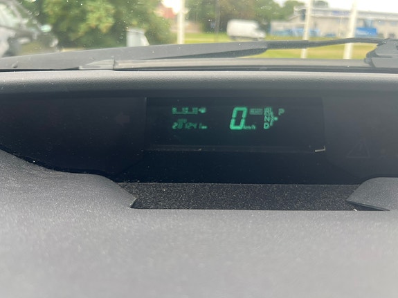 Toyota Prius 4 of 5