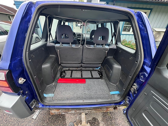 Toyota RAV4 7 of 9