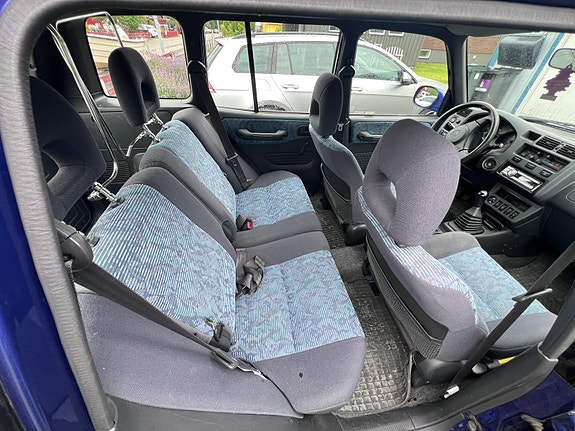 Toyota RAV4 6 of 9