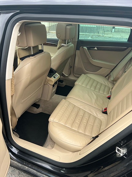 Volkswagen Passat 13 of 17
