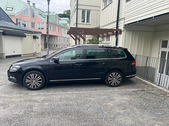 Volkswagen Passat 3 of 17