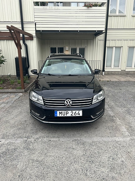 Volkswagen Passat 2 of 17