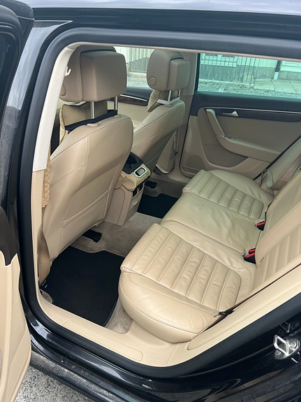 Volkswagen Passat 14 of 17