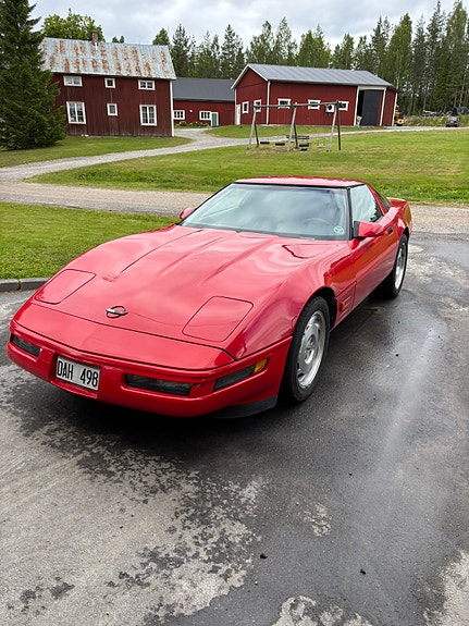 Chevrolet Corvette 2 of 5