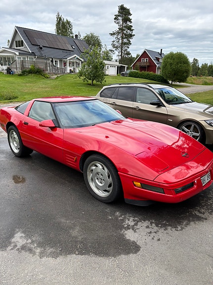 Chevrolet Corvette 3 of 5