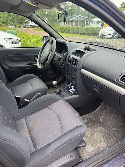Renault Clio 2 of 5