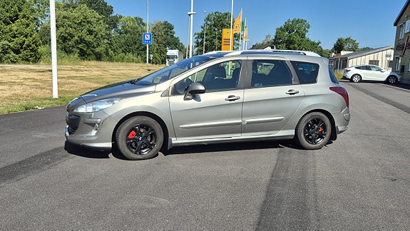 Peugeot 308 SW 2 of 5