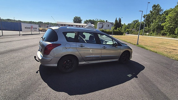 Peugeot 308 SW 3 of 5
