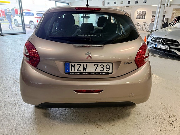Peugeot 208 8 of 20