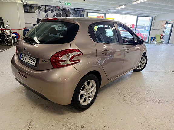 Peugeot 208 4 of 5