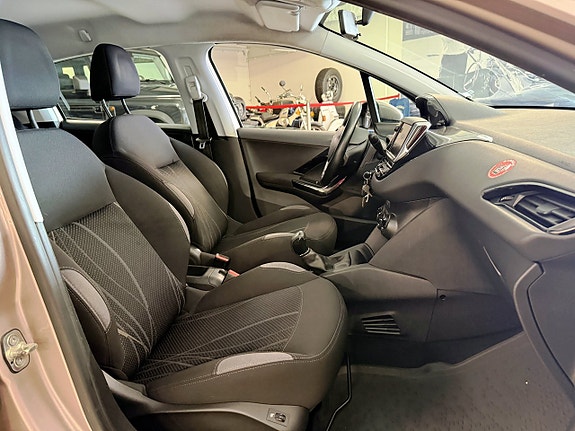 Peugeot 208 10 of 20