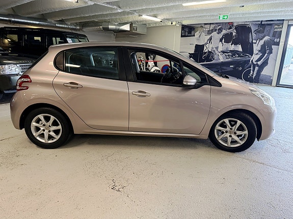 Peugeot 208 5 of 5