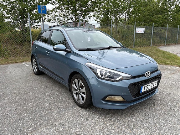 Hyundai i20 2 of 9