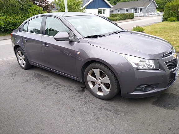 Chevrolet Cruze 2 of 6