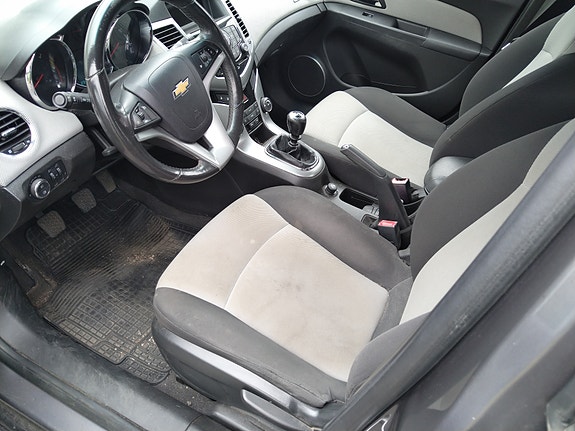 Chevrolet Cruze 6 of 6