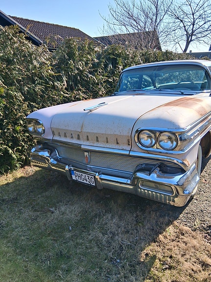 Oldsmobile 88 2 of 5