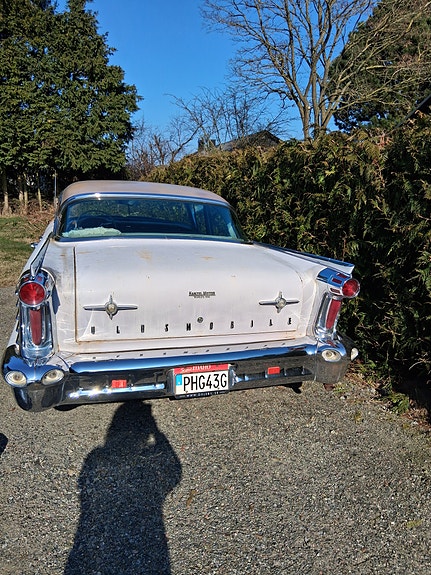 Oldsmobile 88 4 of 5