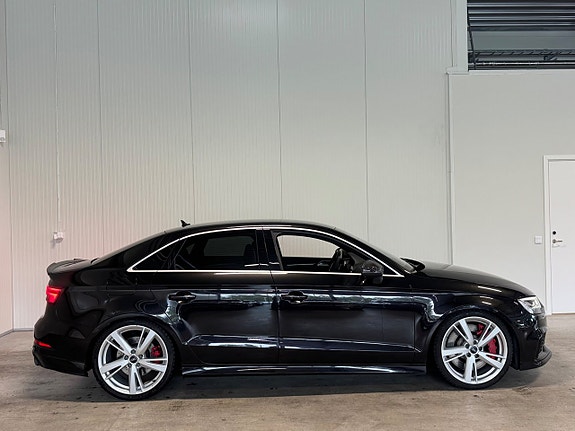 Audi RS3 2 of 5
