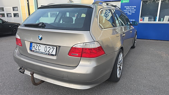 BMW 530d 3 of 5