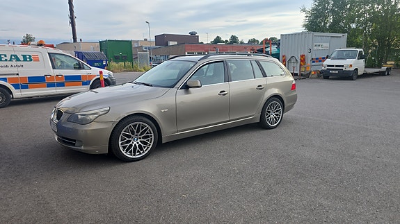 BMW 530d 4 of 5