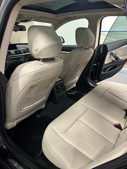 BMW 320d 4 of 5