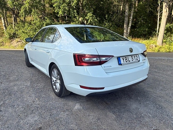 Skoda Superb 4 of 8