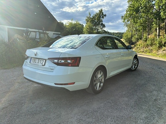 Skoda Superb 3 of 8