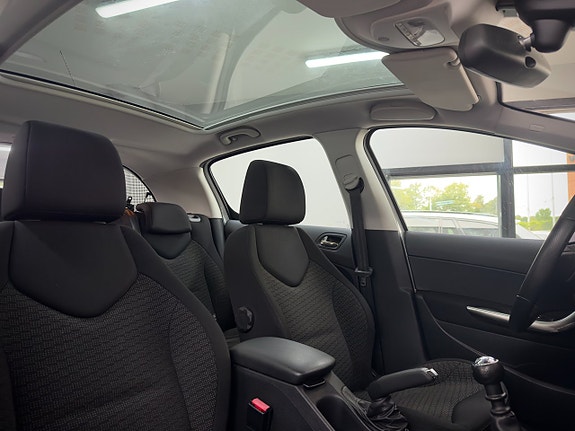 Peugeot 308 8 of 15