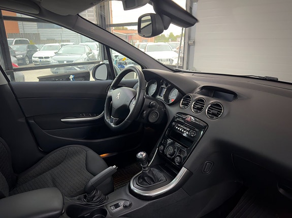 Peugeot 308 12 of 15