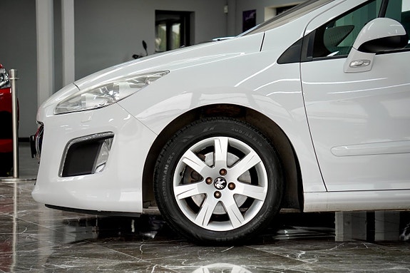 Peugeot 308 7 of 15