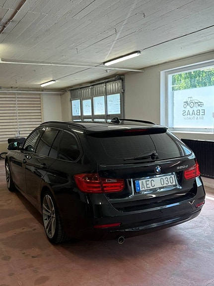 BMW 320d 2 of 5