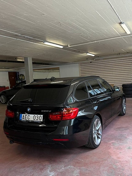 BMW 320d 3 of 5