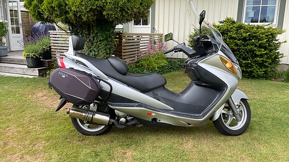 Suzuki AN400 Burgman 3 of 10