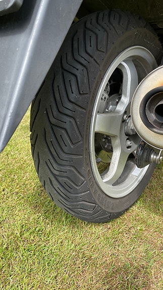 Suzuki AN400 Burgman 6 of 10